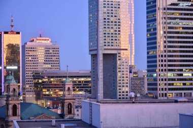 Varşova, Polonya. 24 Temmuz 2019. Varşova şehir merkezi iş gökdelenler havadan görünümü