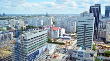 Varşova, Polonya. 26 Temmuz 2019. Browary Warszawskie 'nin inşaatı. Ofis ve Konut binaları.