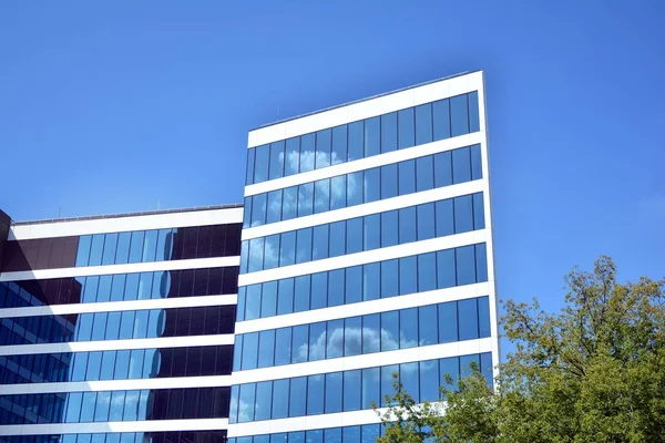 Nieuw Kantoorgebouw Business Center Muur Gemaakt Van Staal Glas Met — Stockfoto