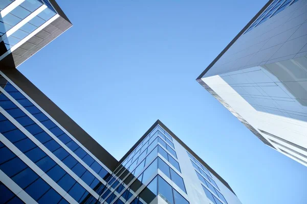 Nuevo Edificio Oficinas Centro Negocios Pared Acero Vidrio Con Cielo — Foto de Stock