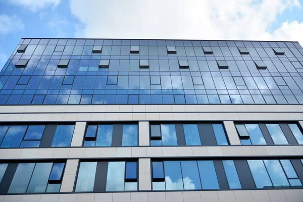 Neues Bürogebäude Geschäftszentrum Wand Aus Stahl Und Glas Mit Blauem — Stockfoto