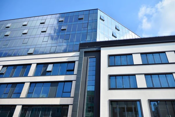 Neues Bürogebäude Geschäftszentrum Wand Aus Stahl Und Glas Mit Blauem — Stockfoto