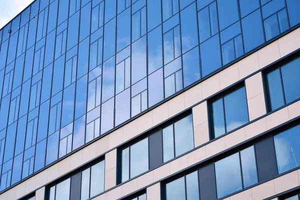 Nuevo Edificio Oficinas Centro Negocios Pared Acero Vidrio Con Cielo — Foto de Stock