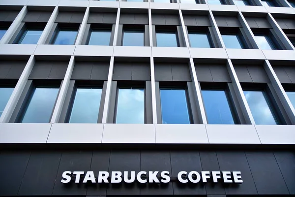 Szczecin Polonia Agosto 2019 Firma Starbucks Coffee Letrero Compañía Starbucks —  Fotos de Stock