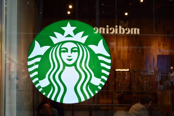 Szczecin Polska Sierpnia 2019 Podpisz Kawę Starbucks Firma Szyld Starbucks — Zdjęcie stockowe