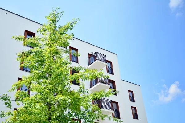 Bâtiment Résidentiel Contemporain Extérieur Lumière Jour Immeubles Modernes Par Une — Photo