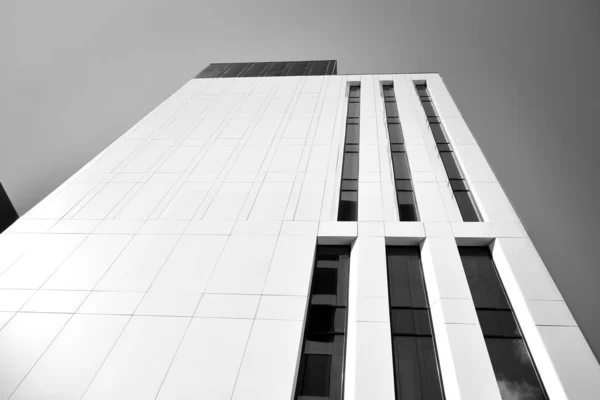 Las Ventanas Edificio Moderno Para Oficinas Arquitectura Edificios Comerciales Blanco —  Fotos de Stock