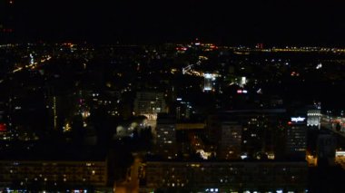 Varşova, Polonya. 9 Ağustos 2019. Gökdelenlerin ve binaların gece manzarası.