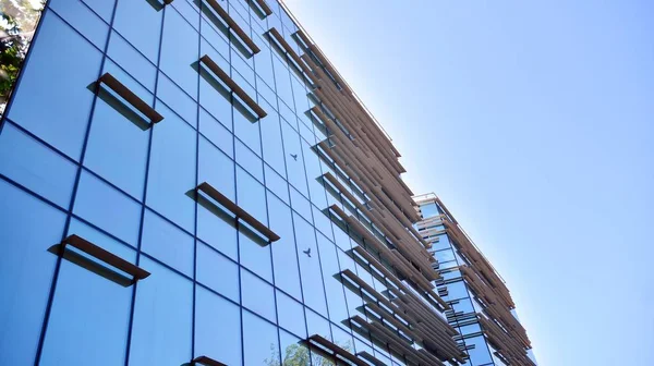 Modernes Bürogebäude Mit Reflexion Den Fenstern Des Gebäudes Büroneubau Der — Stockfoto