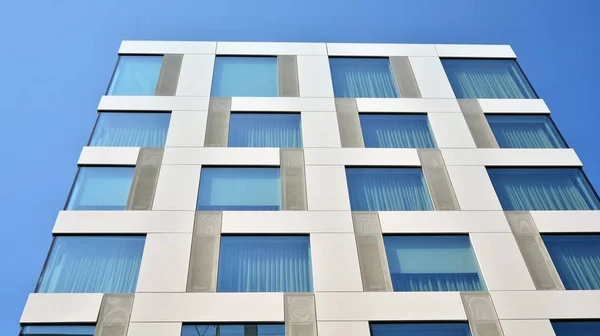 Edifício Escritório Moderno Com Reflexão Janelas Edifício Novo Edifício Escritórios — Fotografia de Stock