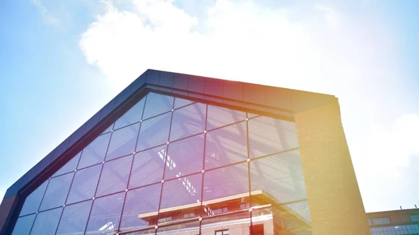 Modernes Bürogebäude Detail Glasoberfläche Mit Sonnenlicht — Stockfoto