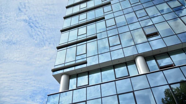 Panoramatický Perspektivní Pohled Ocelové Světle Modré Pozadí Skleněné Kancelářské Budovy — Stock fotografie