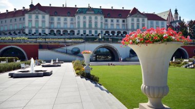 Varşova, Polonya. 22 Ağustos 2019. Castle Gardens - Vistula tarafında Varşova Kraliyet Kalesi bitişik bir bahçe. Bugün, kale bahçeleri mükemmel bir dinlenme yeridir.