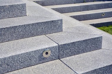 Parkta granit merdiven detayları na yakın