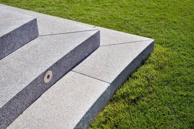 Parkta granit merdiven detayları na yakın