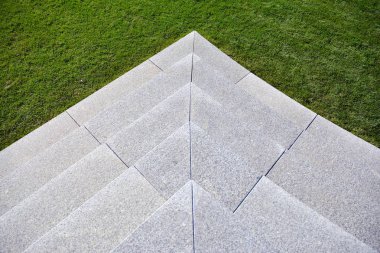 Parkta granit merdiven detayları na yakın