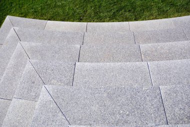 Parkta granit merdiven detayları na yakın