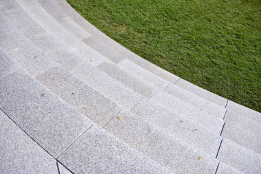 Parkta granit merdiven detayları na yakın