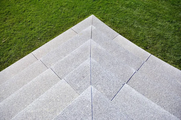 Parkta granit merdiven detayları na yakın