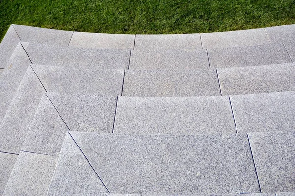 Parkta granit merdiven detayları na yakın