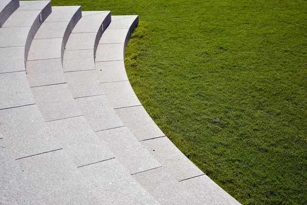 Parkta granit merdiven detayları na yakın