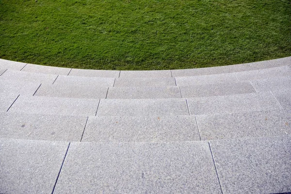 Parkta granit merdiven detayları na yakın