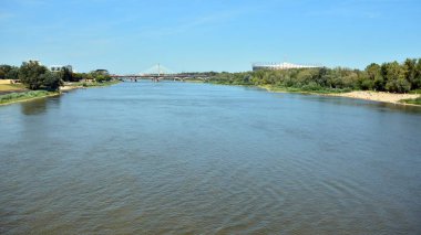 Varşova,Polonya 25 Ağustos 2019. . Vistula nehri kıyısındaki şehir