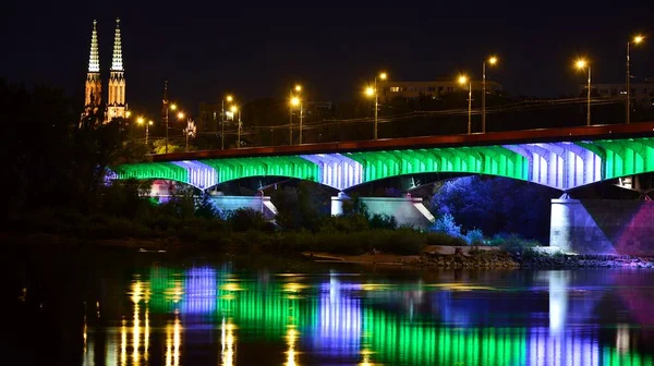 Varşova, Polonya. 25 Ağustos 2019. Gece Slasko-Dabrowskii köprüsü
