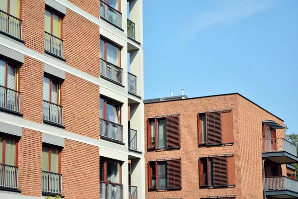 Modernos Edificios Apartamentos Día Soleado Con Cielo Azul Fachada Moderno —  Fotos de Stock