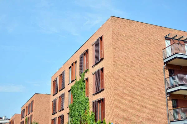 Modernos Edificios Apartamentos Día Soleado Con Cielo Azul Fachada Moderno —  Fotos de Stock