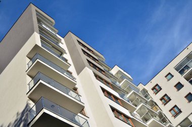 Modern Avrupa konut binaları çeyreği. Soyut mimari, modern şehir geometrisinin bir parçası.