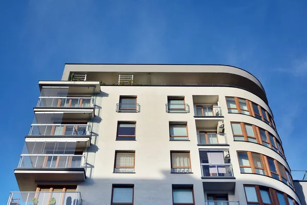 Modern Avrupa konut binaları çeyreği. Soyut mimari, modern şehir geometrisinin bir parçası.