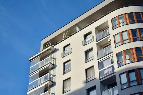 Modern Avrupa konut binaları çeyreği. Soyut mimari, modern şehir geometrisinin bir parçası.