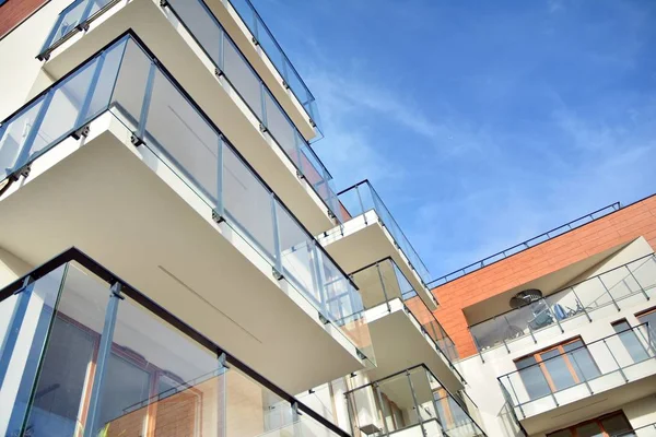 Modern Avrupa konut binaları çeyreği. Soyut mimari, modern şehir geometrisinin bir parçası.