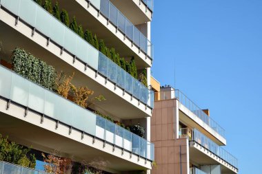 Çağdaş mimarinin soyut parçası. Konut modern bina