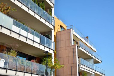 Çağdaş mimarinin soyut parçası. Konut modern bina