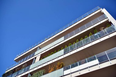 Çağdaş mimarinin soyut parçası. Konut modern bina