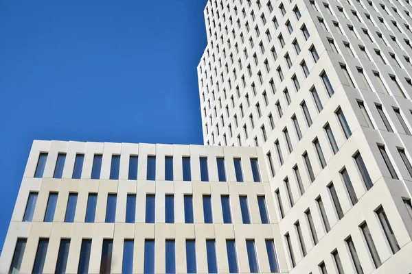 Detalhe Moderno Edifício Escritório Vista Prospectiva Janelas Concreto Angular Geométrico — Fotografia de Stock
