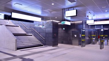 Varşova, Polonya. 27 Eylül 2019. Varşova Metro sisteminin ikinci hattı. Varşova metro istasyonu iç. Varşova Szwedzka