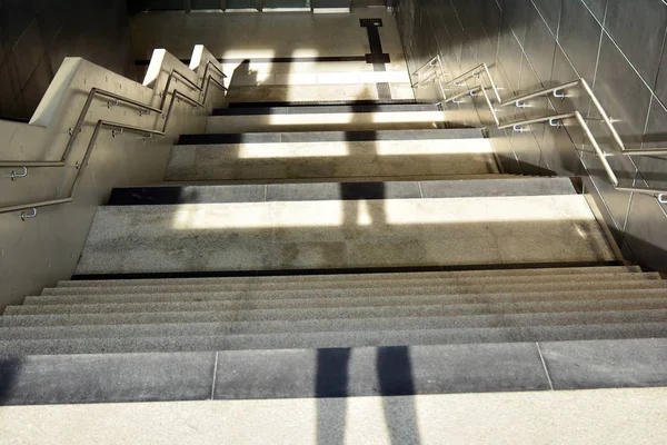 Modernas Escaleras Hormigón Entrada Una Estación Metro —  Fotos de Stock