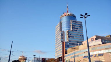 Szczecin, Polonya. 4 Ekim 2019. Szczecin 'deki en yüksek bina. Pazim Kulesi ofis binası yüksekliği 128 metre.