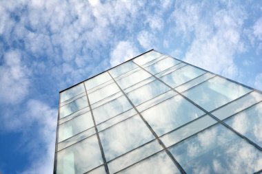 Ofisler için modern bir binanın pencereleri. İş binaları mimarisi.