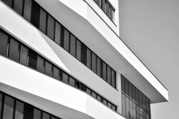 Janelas Edifício Moderno Para Escritórios Arquitetura Edifícios Empresariais Preto Branco — Fotografia de Stock