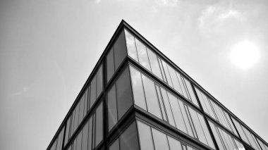 Modern şehir ofis binası dış. Siyah ve beyaz.