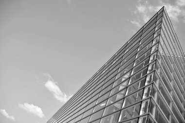 Modern şehir ofis binası dış. Siyah ve beyaz.