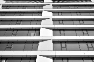 Modern şehir ofis binası dış. Siyah ve beyaz.