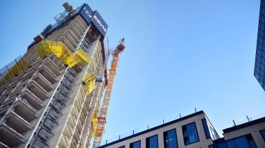 Varşova, Polonya. 21 Ekim 2019. Varso Place ofis binasının inşaatı.