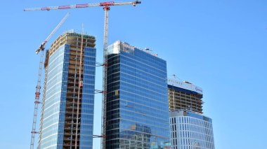 Varşova, Polonya. 21 Ekim 2019. Varşova 'daki ofis kompleks park inşaatı.