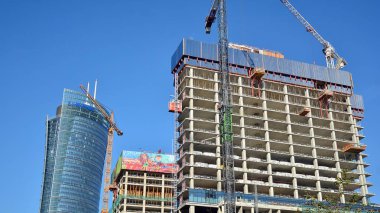 Varşova, Polonya. 21 Ekim 2019. Birim Kulesi ofis binasının inşaatı.