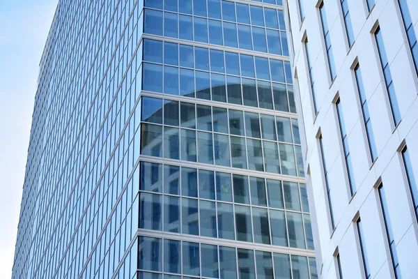 Panorámica Perspectiva Amplia Vista Fondo Azul Claro Acero Del Edificio — Foto de Stock